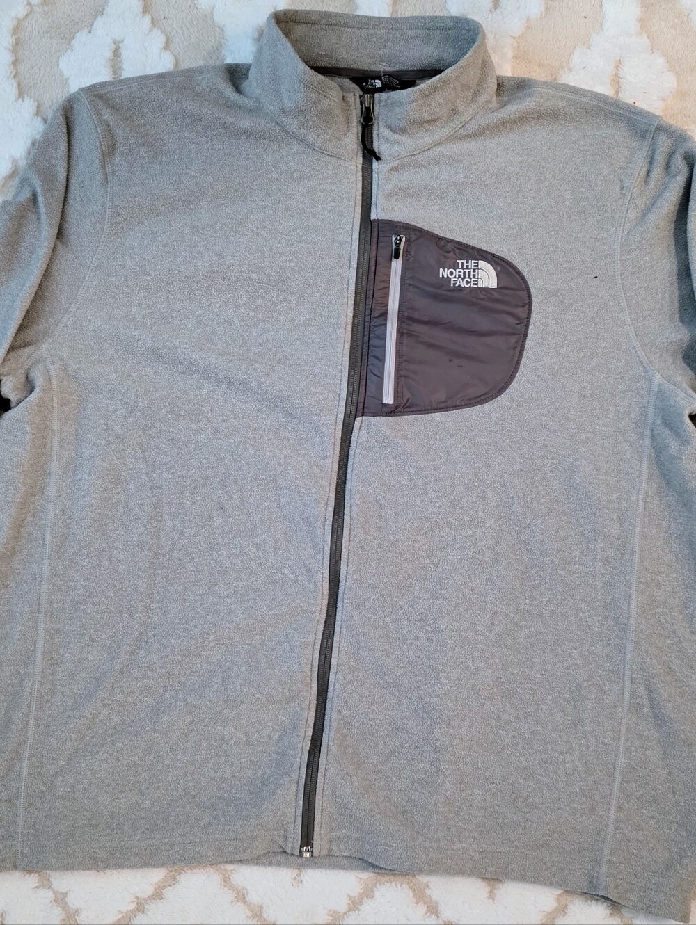 The North Face Light Gray Full-Zip Shirt Jacket with Contrasting Chest Pocket